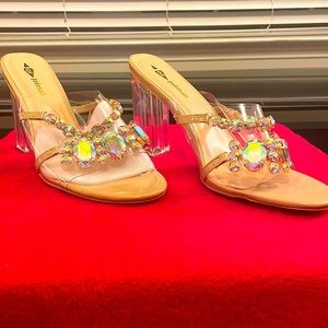 ✨Brand New/Never Worn Heel Sandals- Size 11✨